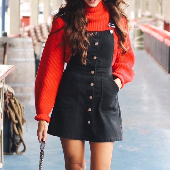 H&M Dresses & Skirts - Black Jumper